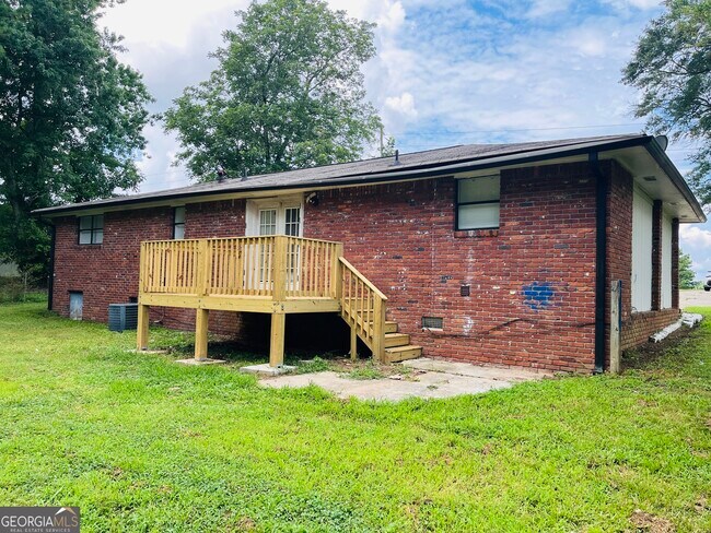 Building Photo - 2270 Pope Rd