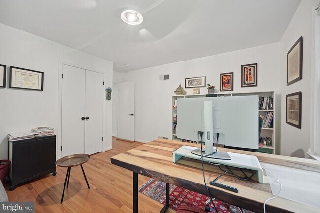 Building Photo - 4208 Maple Terrace