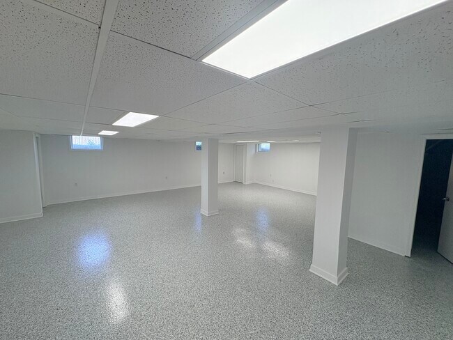 Building Photo - 7450 Webster St