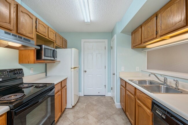 Building Photo - 2901 Alpine Pl