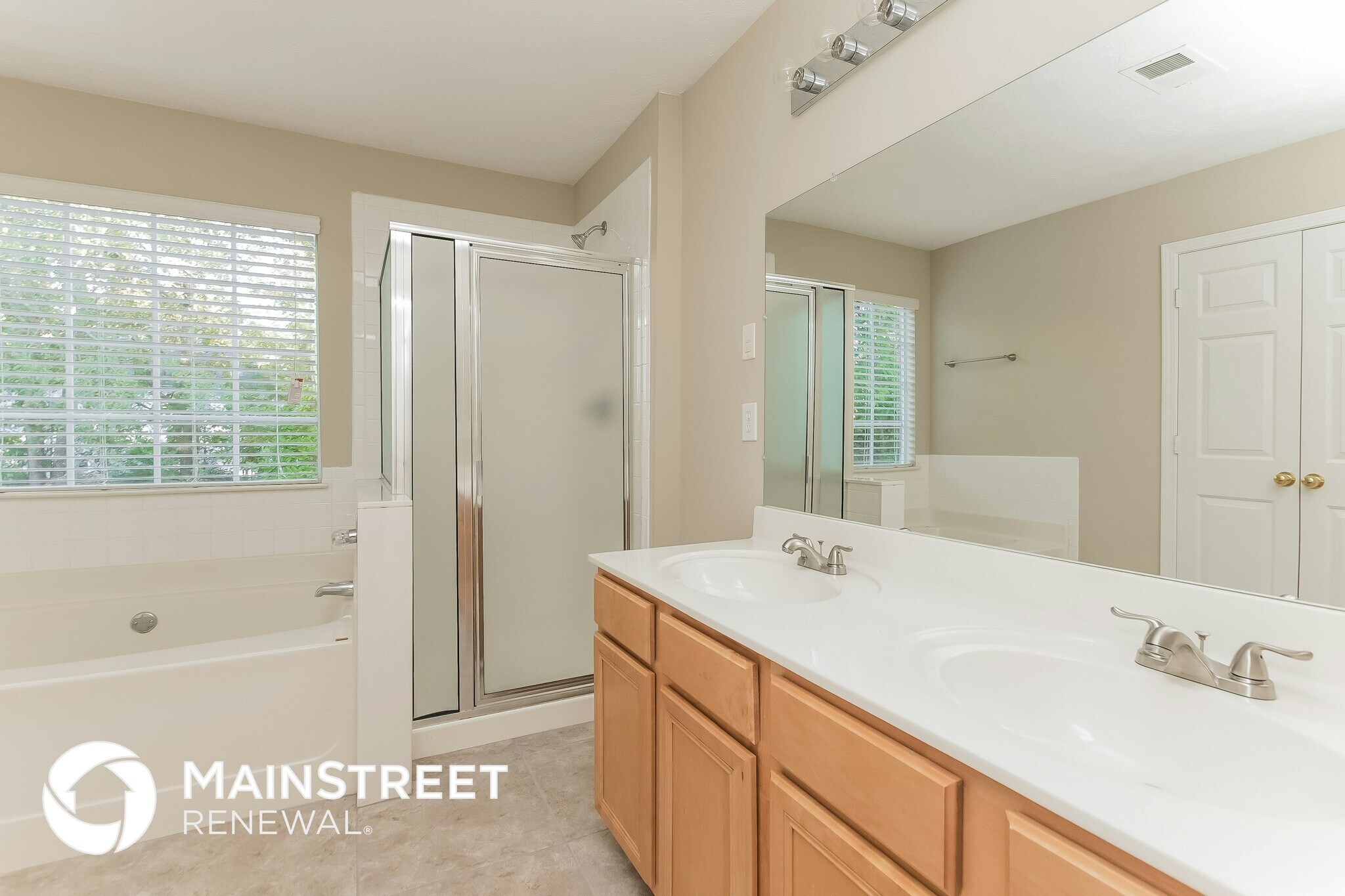 Building Photo - 827 Shadow Lake Dr