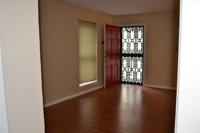 Building Photo - 1710 Brun St