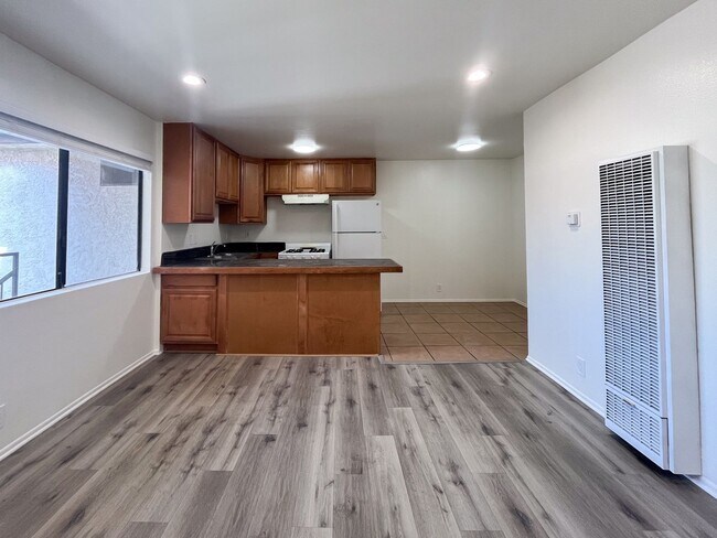 Interior Photo - 1625 257th St