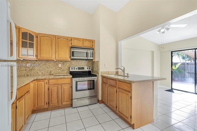 Building Photo - 7730 SW 156th Ct