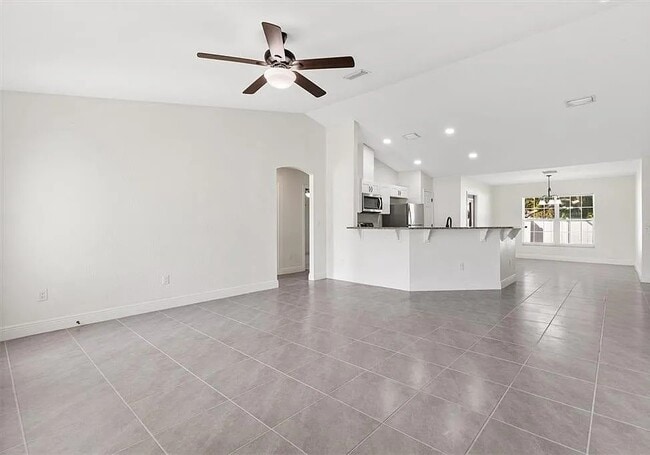 Building Photo - 8961 SE Hwy 42