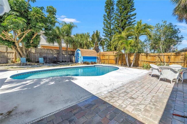 Building Photo - 6892 Gulf Winds Dr