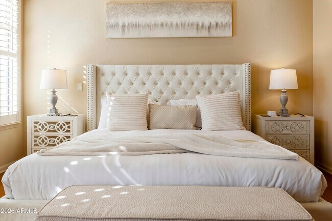 Building Photo - 6419 E Betty Elyse Ln