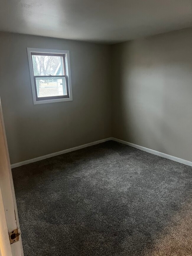 Building Photo - 1536 N Viking Dr