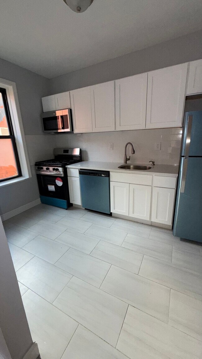 Building Photo - Victoria Grande