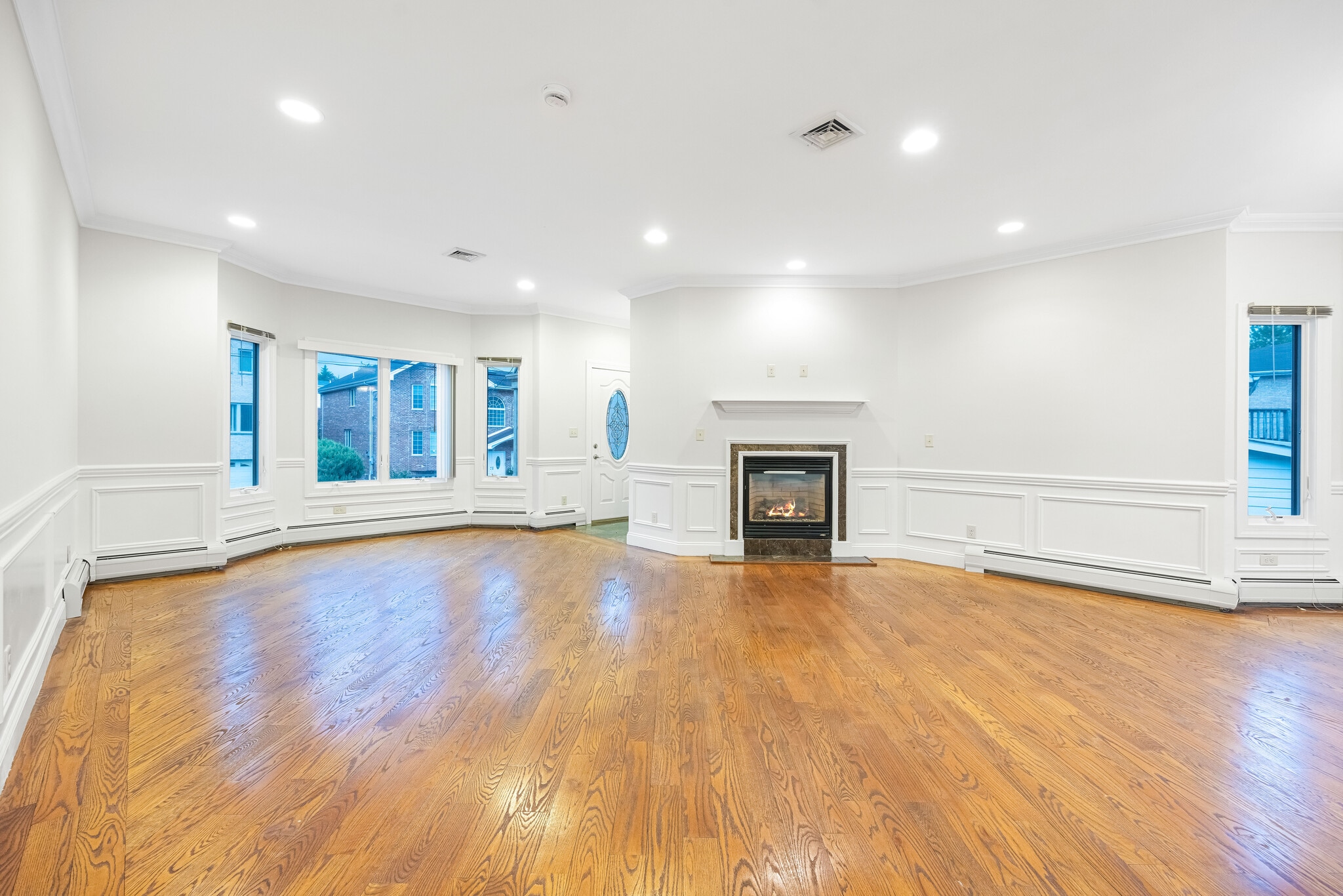 Building Photo - 258 4th St