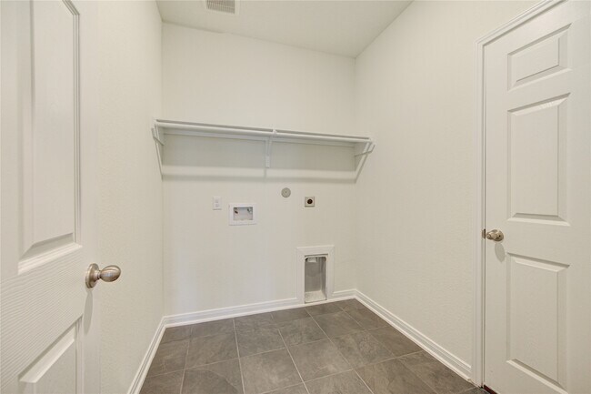 Building Photo - 6120 Whitewing Rd