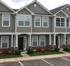 Building Photo - Beautiful Townhome rental in Virginia Beach!