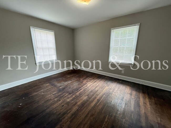 Building Photo - Corner Lot Duplex Situated Near Blum Park.
