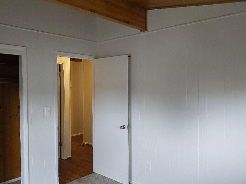 Building Photo - 219 4th Ave