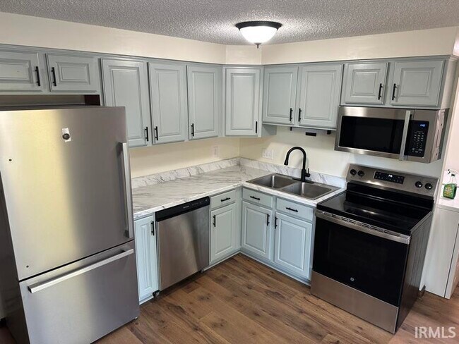 Building Photo - 2719 Kingsland Ct