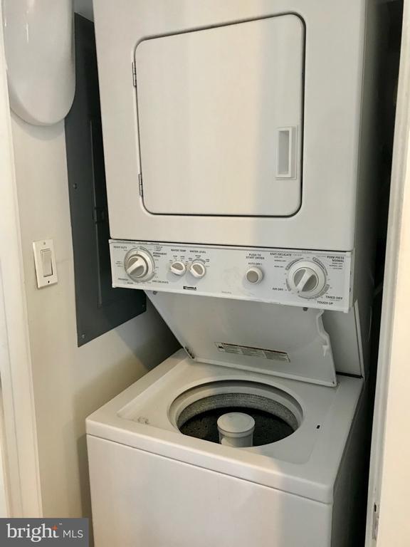 Building Photo - 258 S 18th St