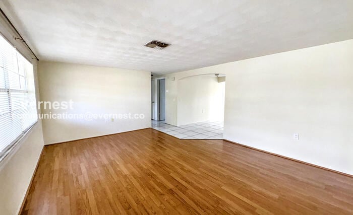 Building Photo - 5912 Della Dr