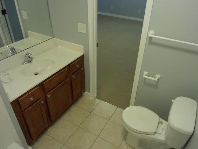 Building Photo - 909 W 41st Pl