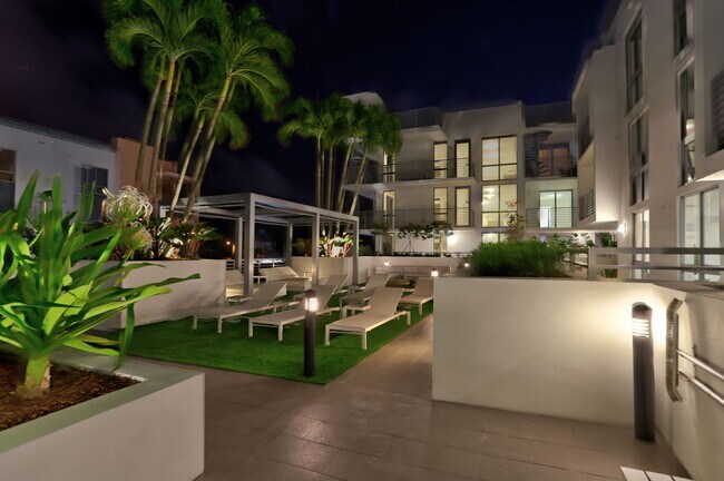 Building Photo - 111 SE 1st Ave