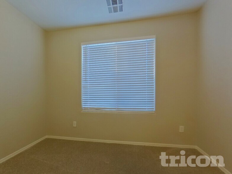 Building Photo - 25768 W Victory St