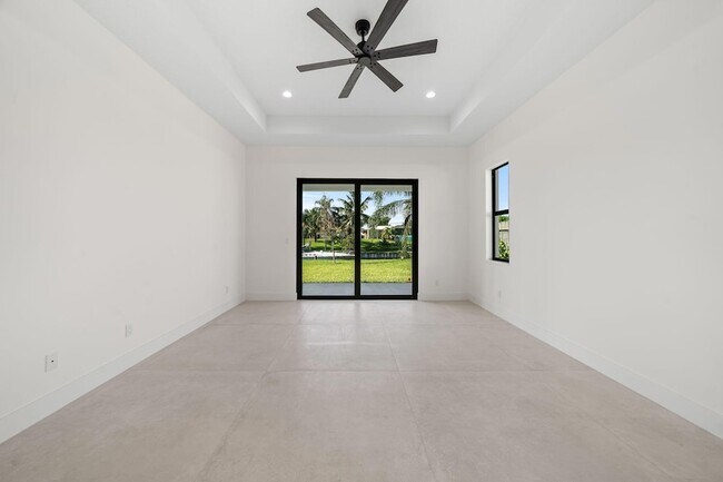 Building Photo - 632 SE Seahouse Dr