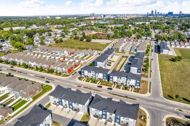 Building Photo - 315 Steeples Blvd