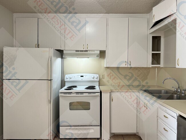 Building Photo - Cozy 2 Bedroom