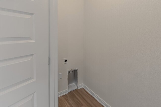Building Photo - 601 W 24th St