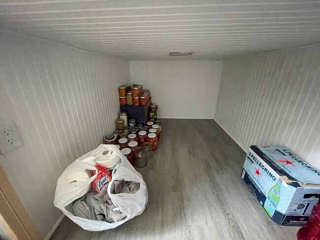 Building Photo - 1524 E Algonquin Rd