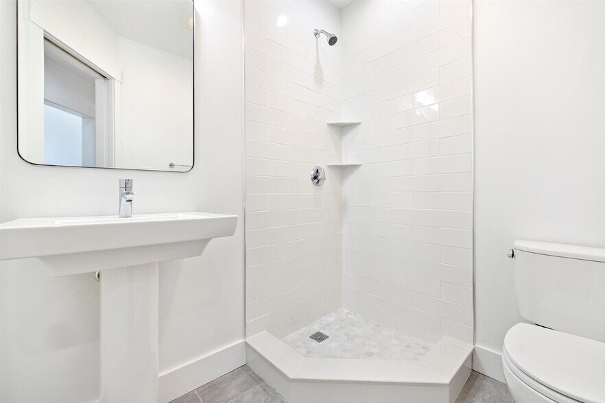 Building Photo - 401 Columbia St