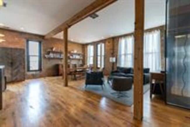 Building Photo - 3000 S Archer Ave