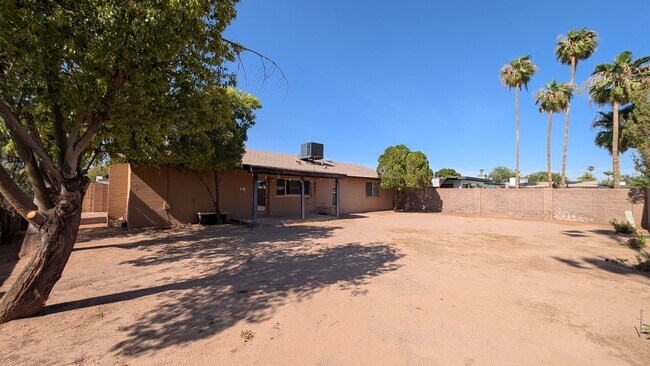 Building Photo - 2431 W Plata Ave