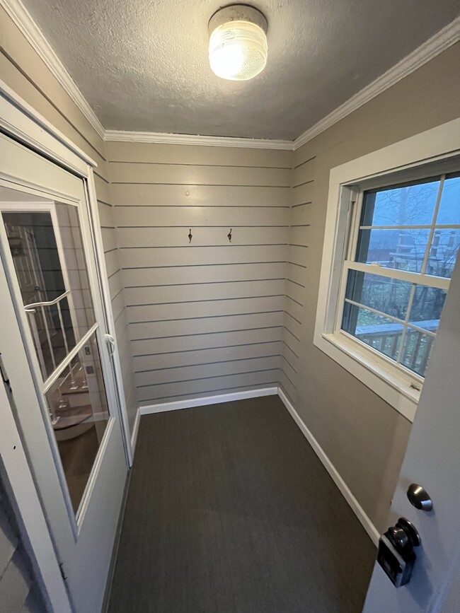 Building Photo - 1910 Hst W 10th St