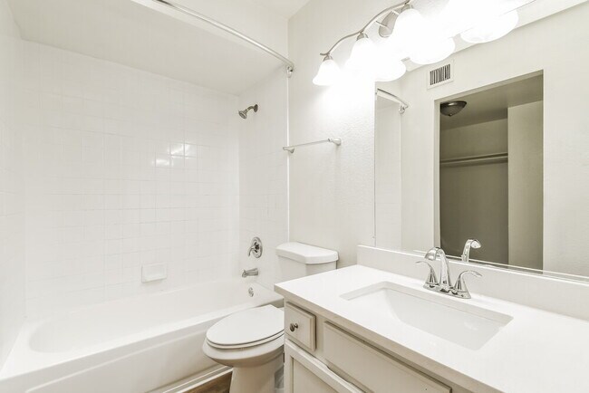 Building Photo - 4165 E Wayland Rd