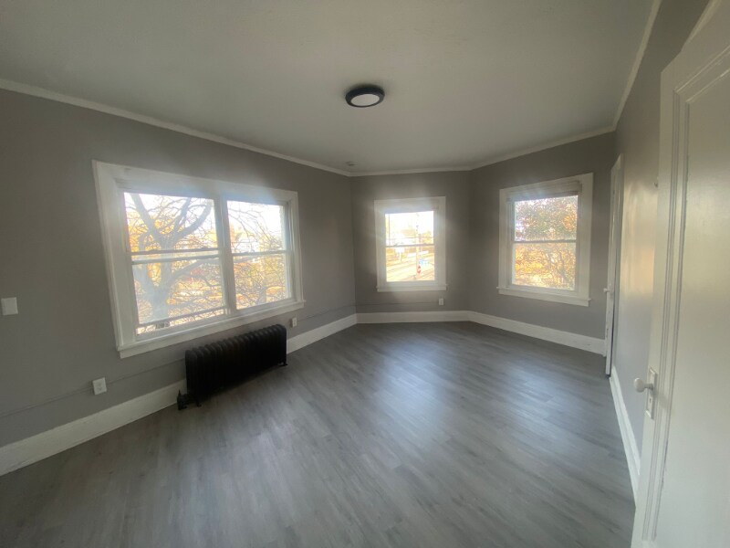 Building Photo - 392 E 147th St