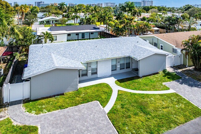 Building Photo - 708 NE 23rd Ave