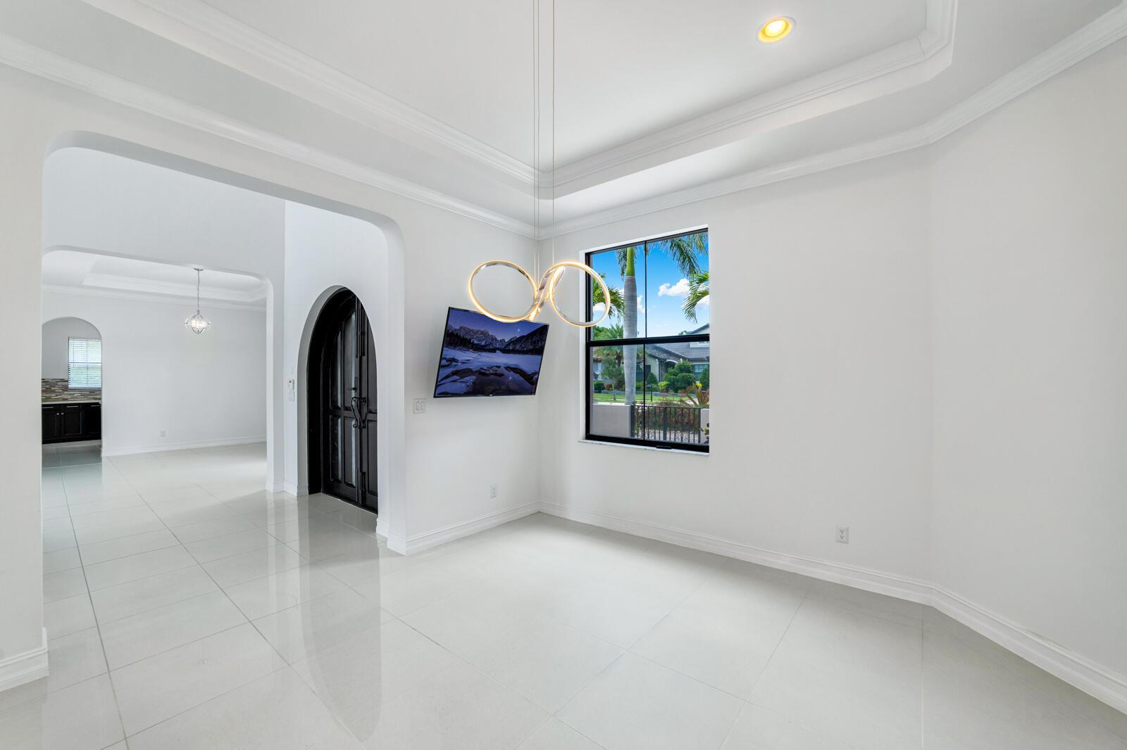 Building Photo - 9065 Watercrest Cir E