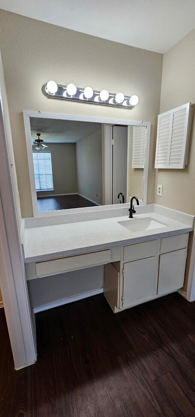 Building Photo - 12500 Sandpiper Dr