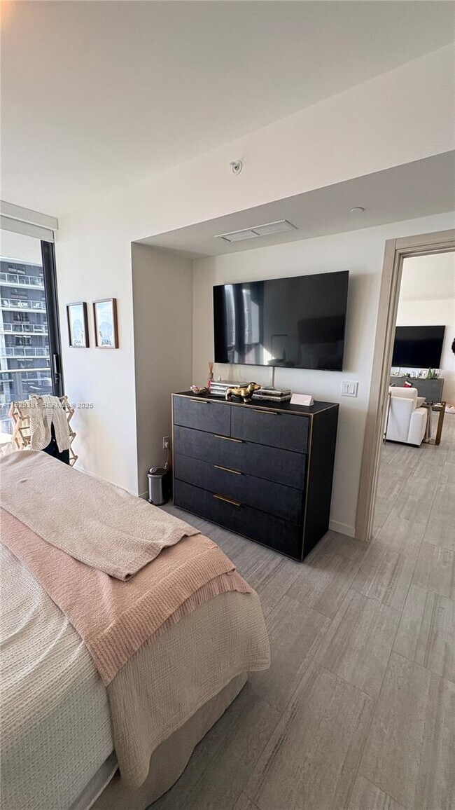 Building Photo - 1000 Brickell Plaza