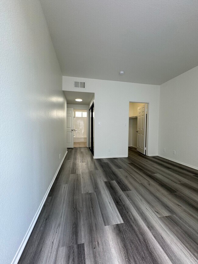 Building Photo - 4343 Whitsett Ave