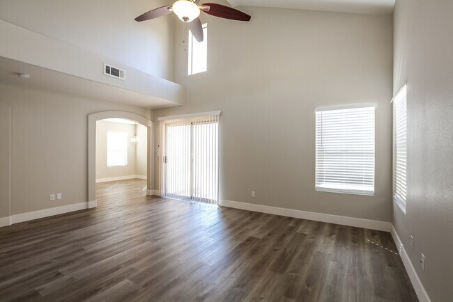 Building Photo - 4729 Cliff Breeze Dr