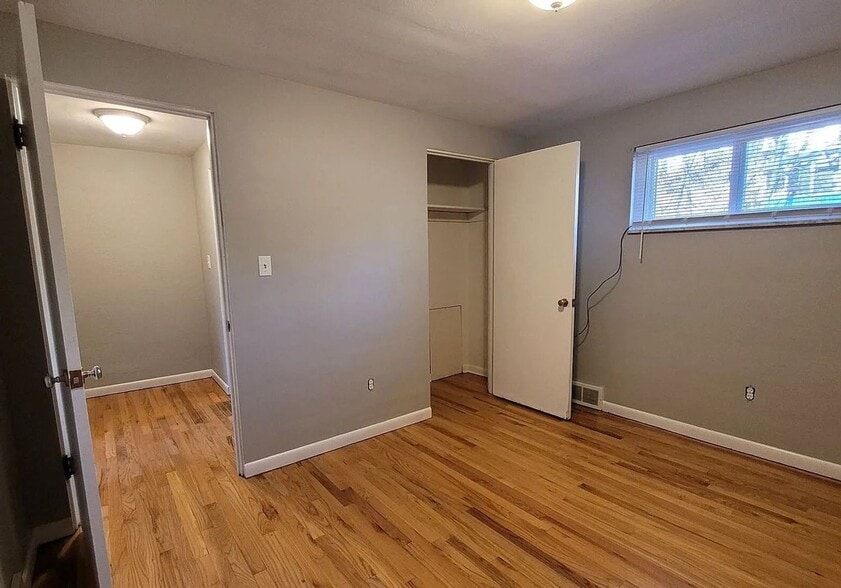 Building Photo - 2273 Pauline Ave