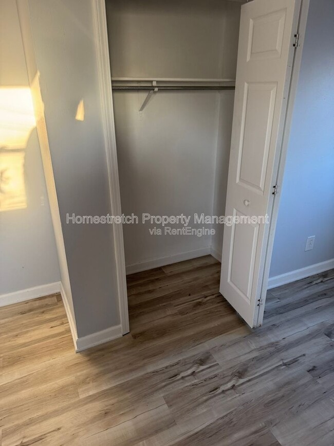 Building Photo - 850 St Bartholomew Dr