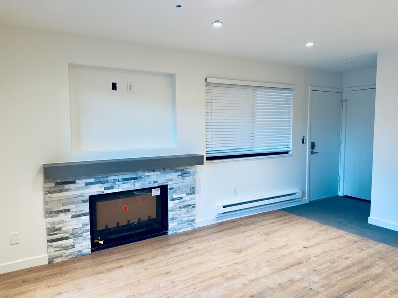 Building Photo - 2025 Canyons Resort Dr