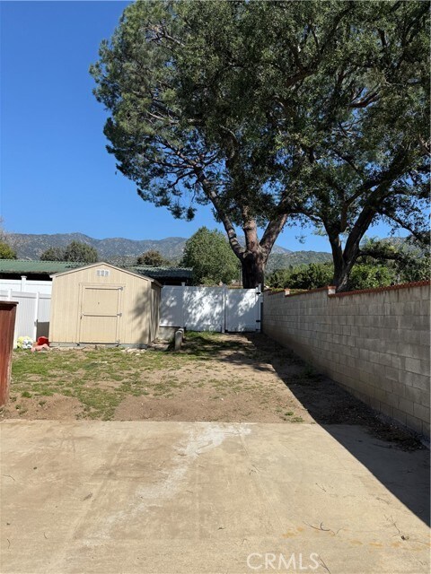 Building Photo - 1147 E Lemon Ave