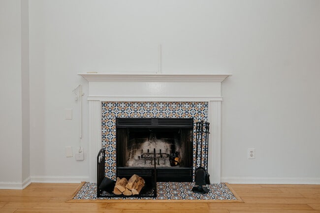 Building Photo - Charming 3-Bedroom Home with Hardwood Floors in Shadowmoss