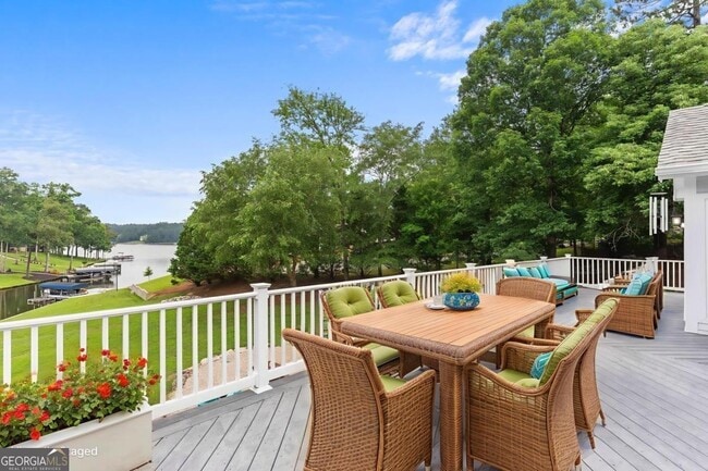 Building Photo - 1060 Old Rock Rd