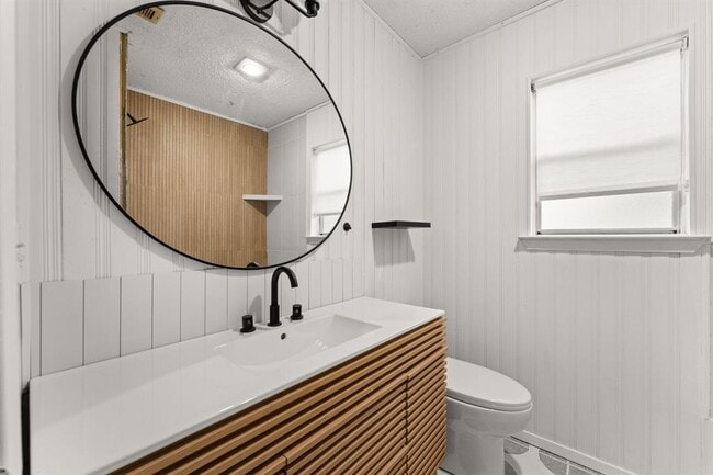 Building Photo - 5413 Duval St