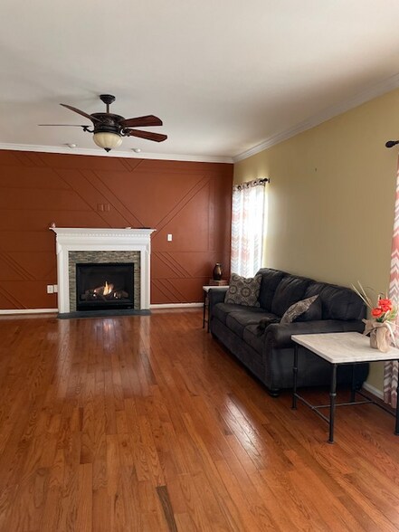 Building Photo - 3601 Lupton Ct