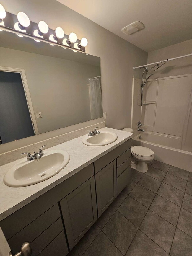 Building Photo - 4 Bed, 2.5 Bath with Granite Kitchen, Large Island, Luxury Master Suite, Full Basement, Huge Outd...